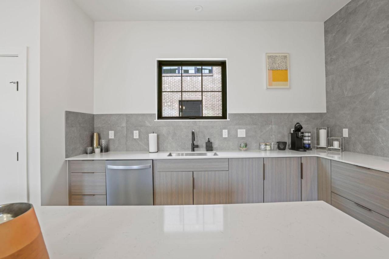 The Elegant Estate - Modern In