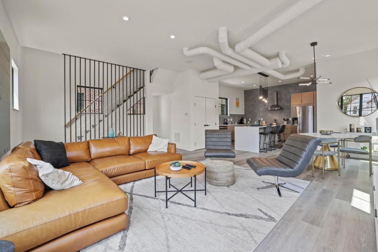 The Elegant Estate - Modern In Apartment *
