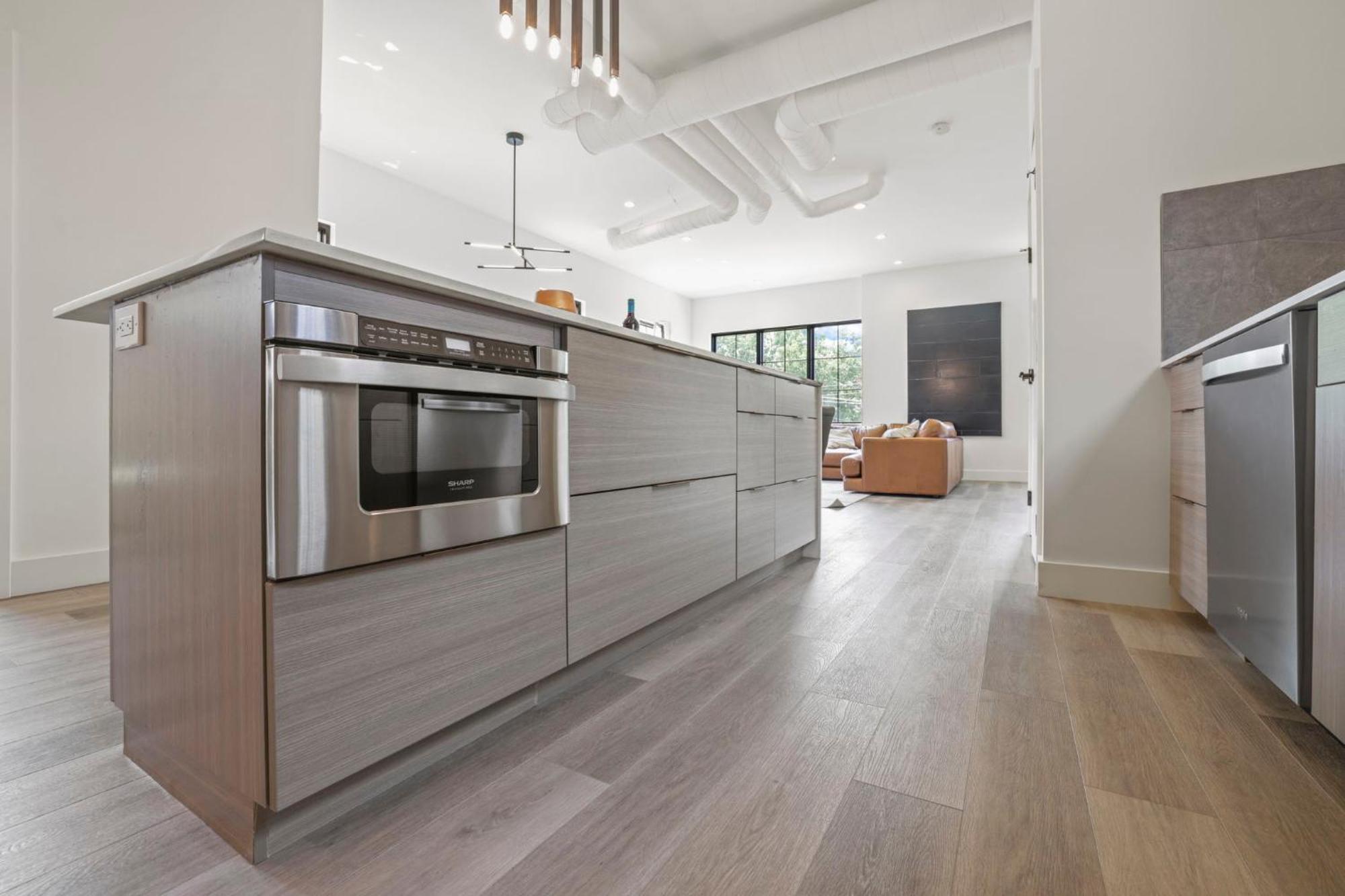 The Elegant Estate - Modern In Apartment Columbus